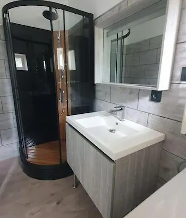 Holiday home Charmante Maison Girondine