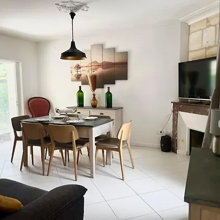 Holiday home Charmante Maison Girondine La Riviere (Gironde)